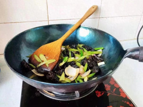 Chảo gang
