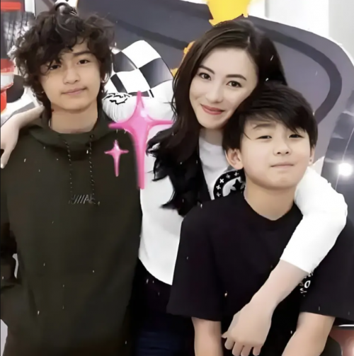 Trương Bá Chi và Tạ Đình Phong.