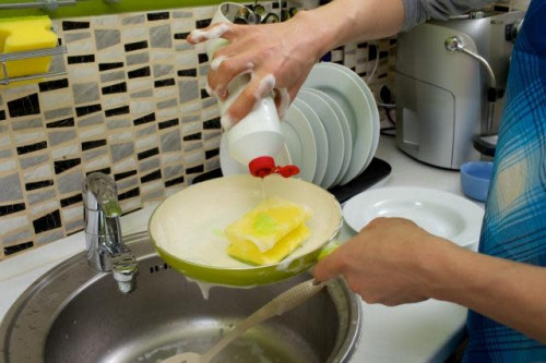 Pha loãng nước rửa bát