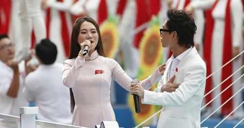 Phương Mỹ Chi tại chương trình nghệ thuật