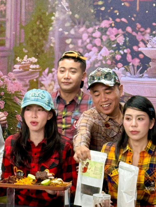 Người tham gia đóng quảng cáo, bán kẹo rau KERA - Ảnh 3.