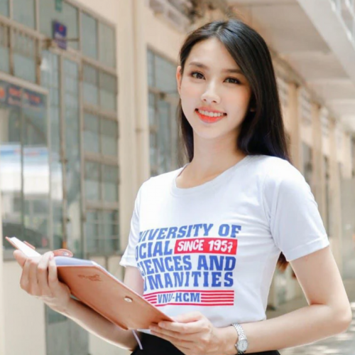 Hình ảnh Thủy Tiên trong thời gian học tại trường đại học