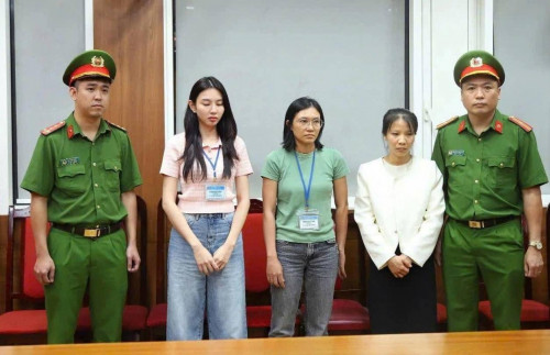 Hoa hậu Thùy Tiên tham gia sản xuất kẹo Kera