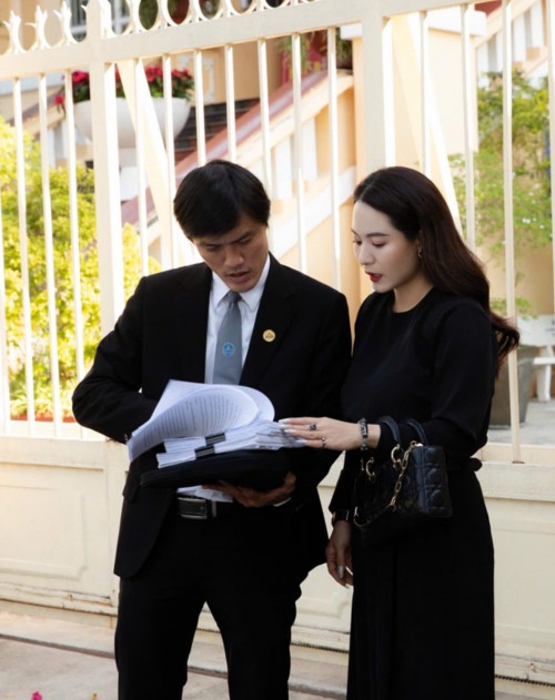 Bà Phạm Hoài Linh tại tòa án.