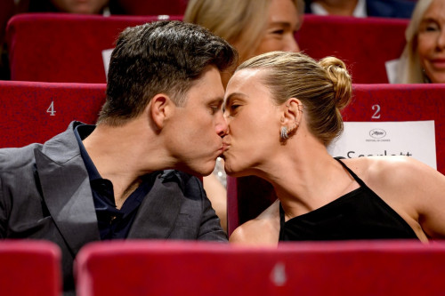 Scarlett Johansson hôn chồng ở Cannes - Ảnh 10.