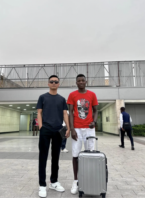 Lindo - thành viên nổi tiếng trong team châu Phi