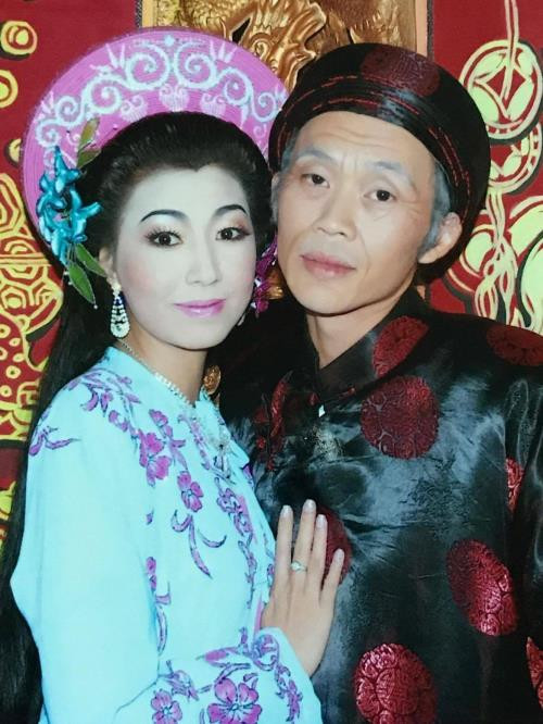 Hà My và danh hài Hoài Linh.