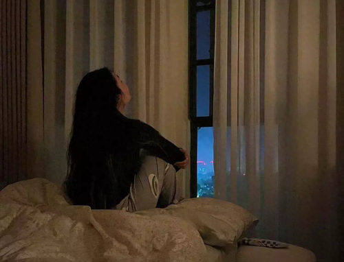 Để 5 thứ này trong phòng ngủ, bạn sẽ phải "hối hận" lúc nửa đêm! - Ảnh 1.