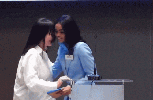 Julia Morley xúc động trước câu chuyện của Zainab