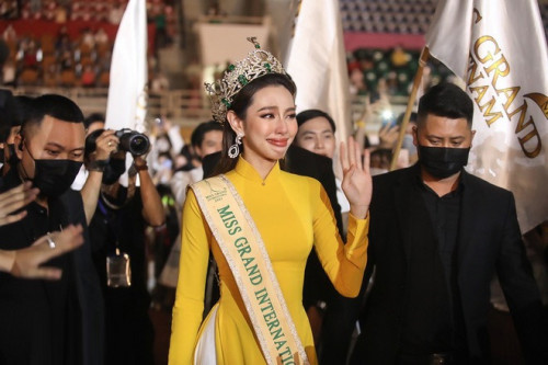 Thủy Tiên là gương mặt nổi bật mà công ty Sen Vàng quản lý