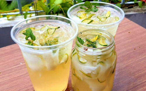 Nước dừa - "kem chống nắng" tự nhiên cho làn da.