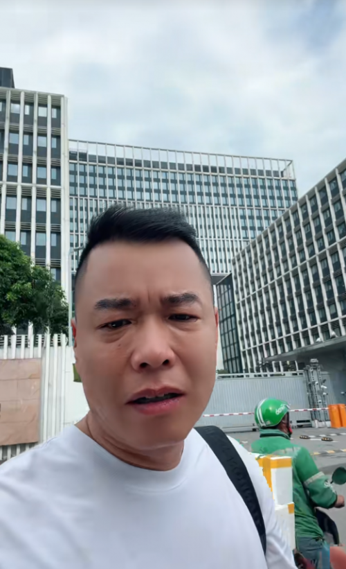 Tôn Bằng xuất hiện trước cơ quan chức năng