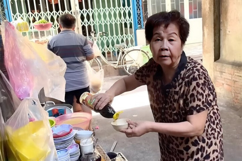 Kiều Trúc Phương hiện phụ con gái bán hàng.
