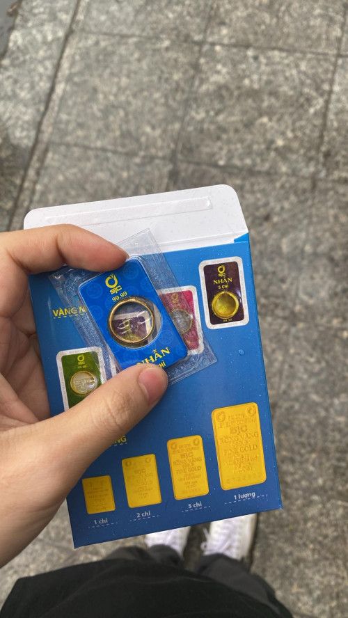 Khánh Linh có thói quen mua vàng