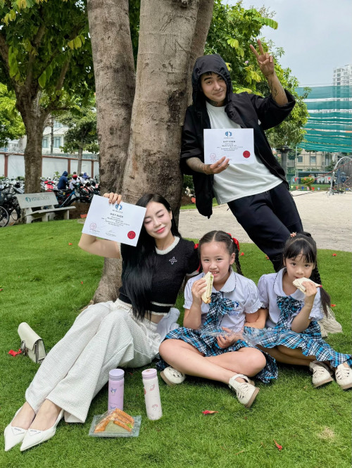 Đạt G và Cindy Lư cùng các con