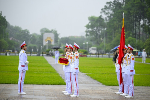 Người dân ghi lại khoảnh khắc