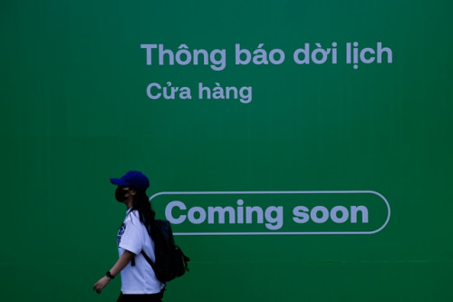 TP.HCM: Các tòa nhà treo cờ rủ