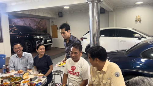 Ngọc Sơn mở tiệc trong biệt thự dát vàng 1000 tỷ.