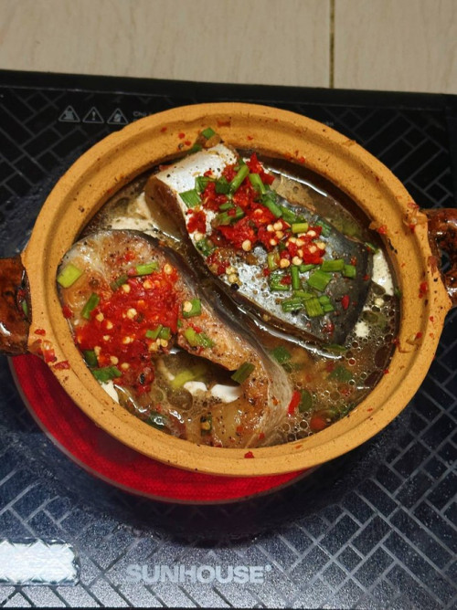 Cận cảnh nồi cá kho chỉ 40k gây sốt ở TPHCM.