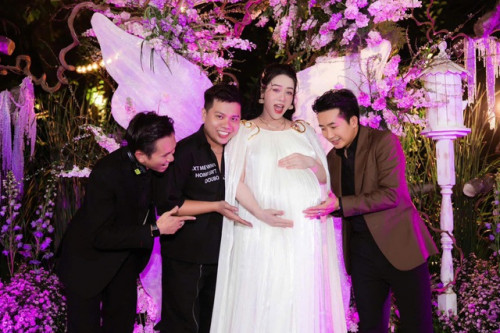 Nhật Kim Anh mang thai