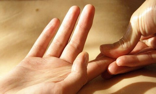Dấu hiệu trên ngón tay