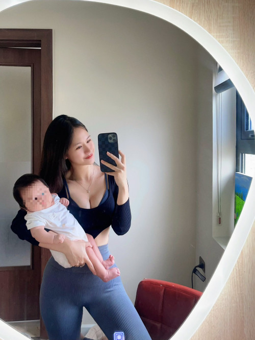 Hồng Nhung sau sinh con