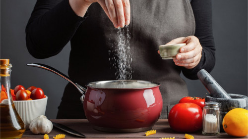 Tiêu thụ quá nhiều muối có thể làm tăng nguy cơ mắc bệnh gan nhiễm mỡ.