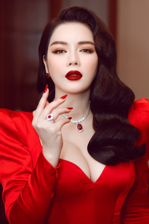 Lý Nhã Kỳ trong một sự kiện thời trang