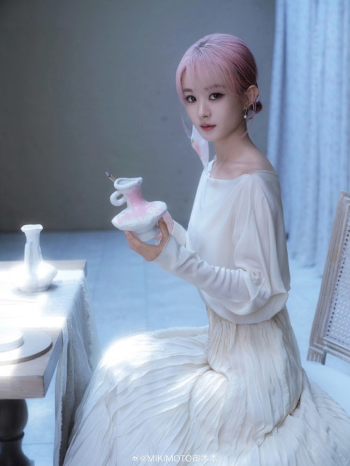 Angelababy xuất hiện rạng rỡ.