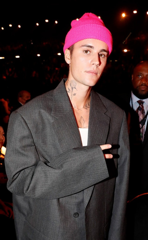 Justin Bieber và Ariana Greenblatt