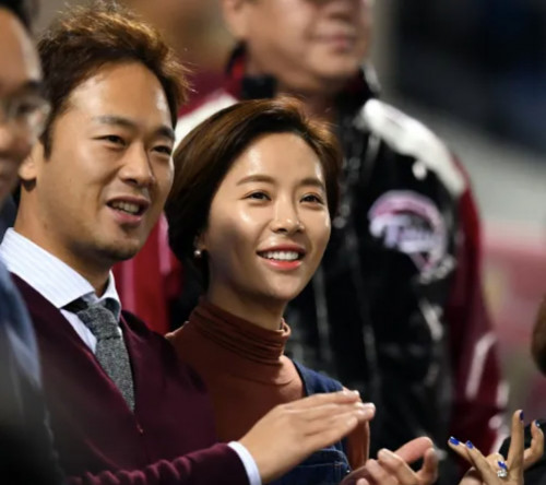 Hwang Jung Eum ly hôn đại gia ngành thép, ra tuyên bố nóng về vụ bị chồng tích thu tòa nhà 34 tỷ.