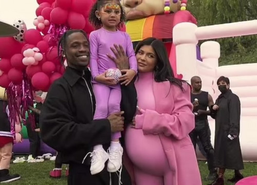 Kylie Jenner và gia đình