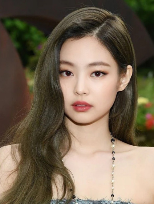 Sốc: IU bị tiết lộ