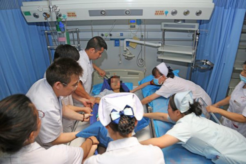 Ông Lý không uống rượu nhưng mắc suy gan.