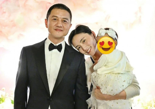 Cảnh: 1 Hoa hậu ly thân vì chồng diễn viên phá sản, nợ nần nghìn tỉ không trả nổi?- Ảnh 1.