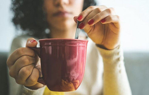 Thường xuyên uống cà phê khi đói, cô gái sốc nặng khi nhận thông báo của bác sĩ.