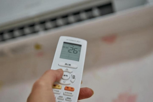 Vì sao không nên bật điều hòa 26 độ vào ban đêm?