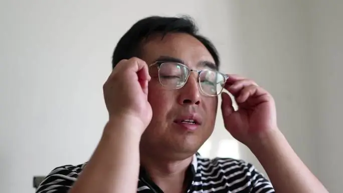Tự kiểm tra mắt ngay! Nếu có một trong 4 đặc điểm này, chỉ số máu đã “ngập đường”.