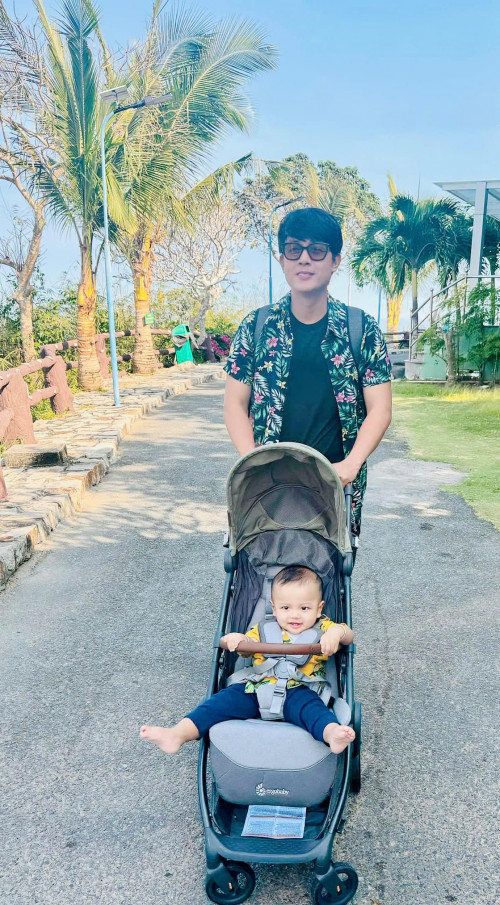 Hòa Hiệp và con trai