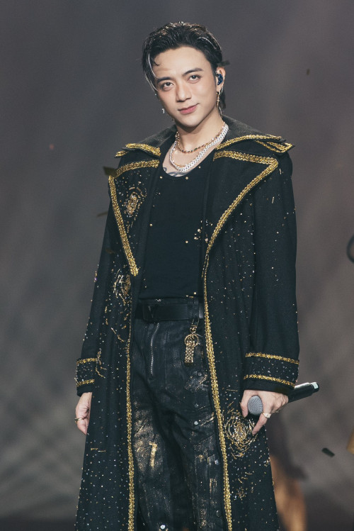 SOOBIN biểu diễn trong concert ALL-ROUNDER