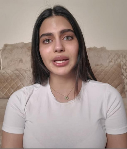 Rachel Gupta khóc trong livestream
