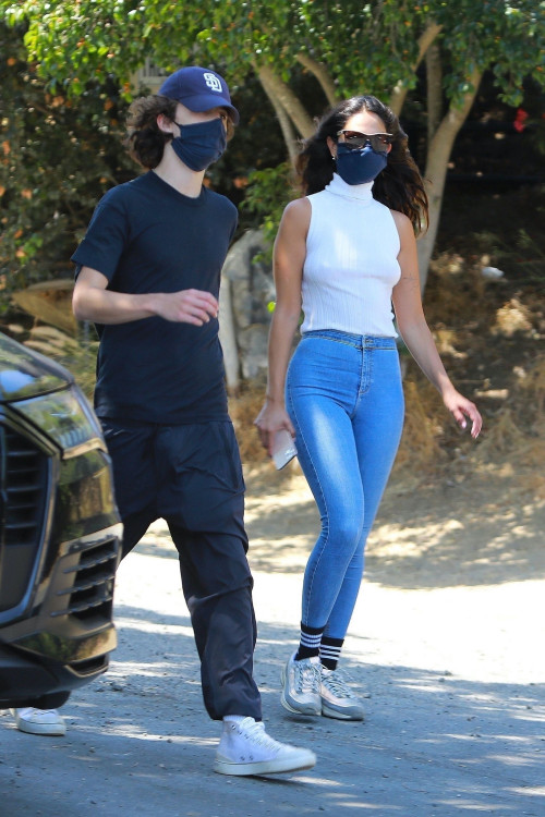 Timothée Chalamet và Eiza González