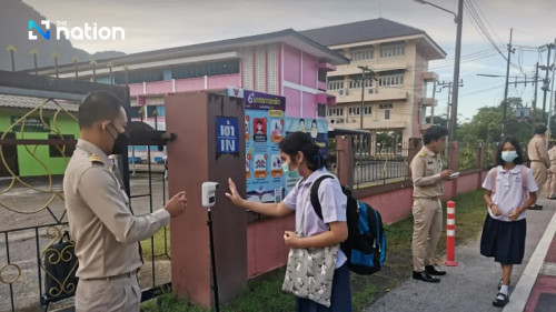 Trường học đóng cửa do dịch COVID-19 bùng phát.