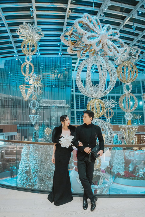 Nam diễn viên Việt quen quýt bên người phụ nữ hơn 11 tuổi, có 1 con riêng như thuở mới yêu.