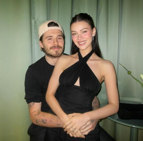 Brooklyn Beckham và gia đình.