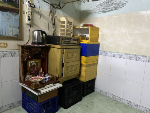 "Mưa xuống là không dám ngủ": Dân lao động TP.HCM vật lộn chống ngập- Ảnh 3.
