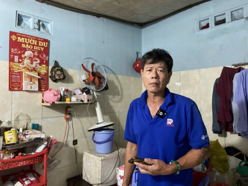 "Mưa xuống là không dám ngủ": Dân lao động TP.HCM vật lộn chống ngập- Ảnh 7.