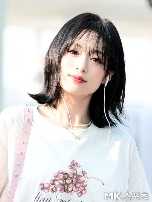 Ahyeon thu hút mọi ánh nhìn
