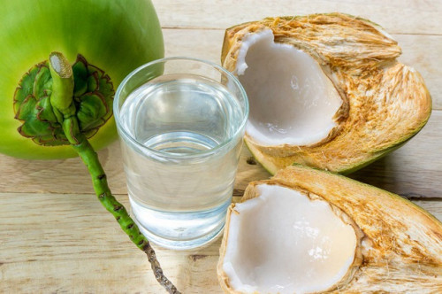 Nước dừa chứa nhiều dinh dưỡng có lợi cho sức khỏe.