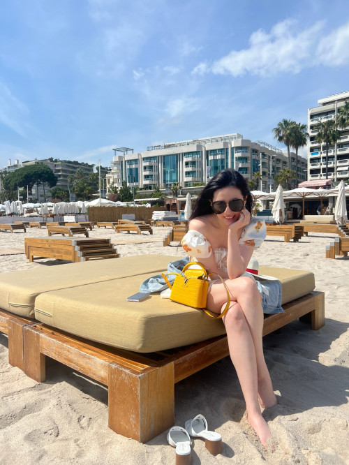 Lưu Diệc Phi tươi trẻ